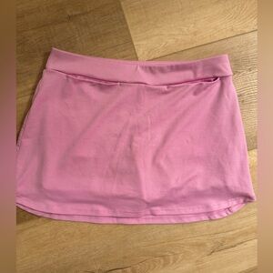Mid rise lavender skort, excellent condition, 2 pockets in front.